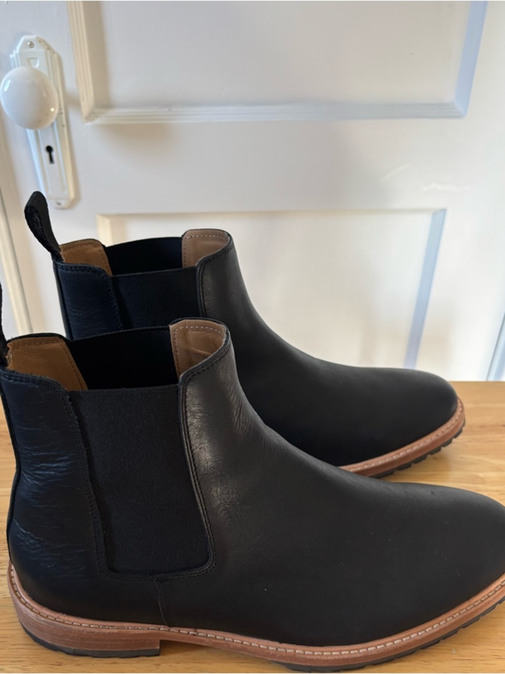 Men's Nisolo Marco Black Leather Chelsea Boots Like New 10 - Picture 3 of 6